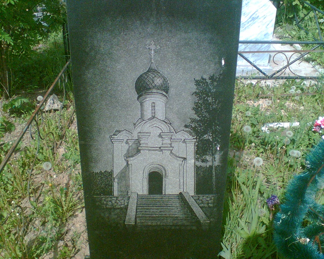 Памятник из черного гранита
